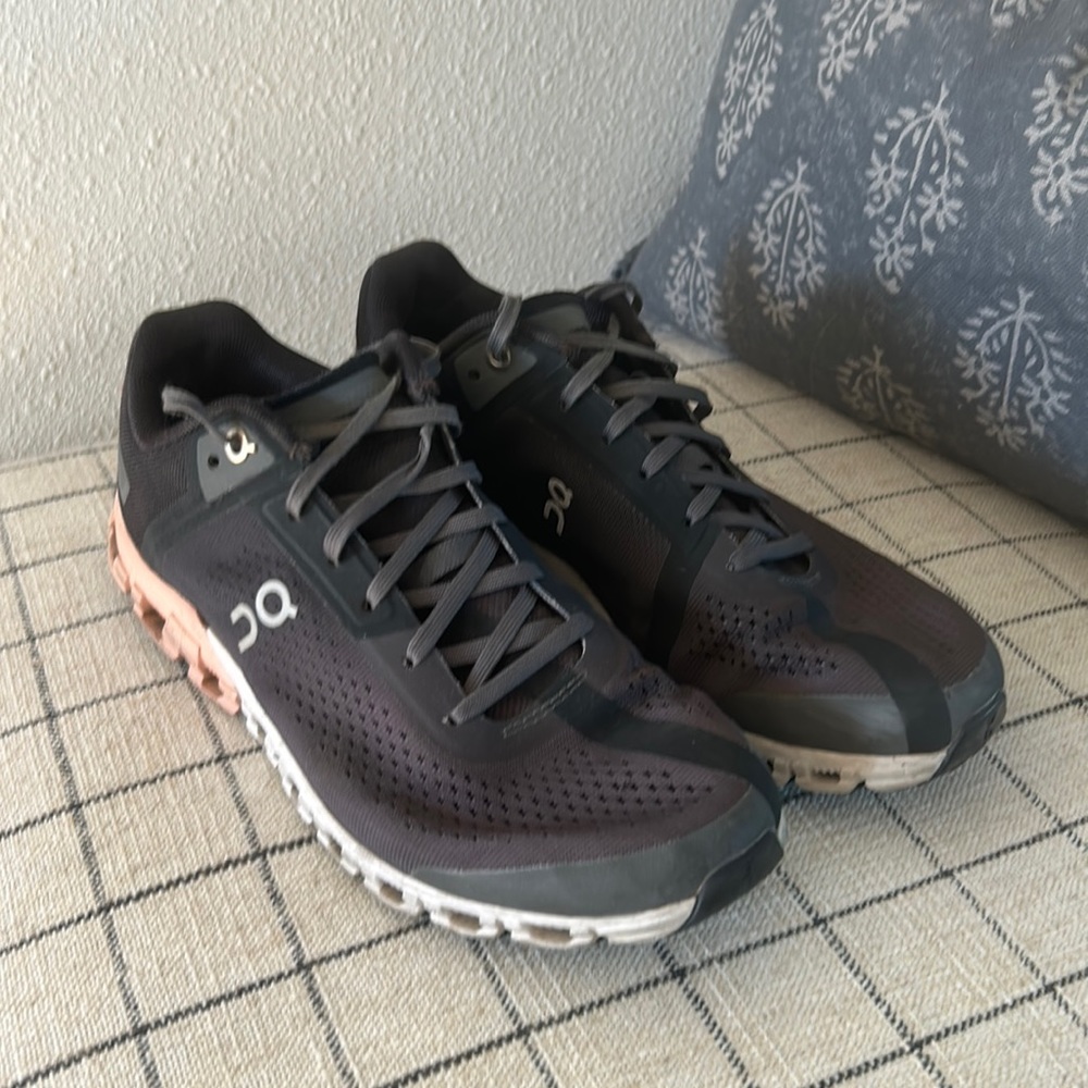On Cloudflow Running Shoes